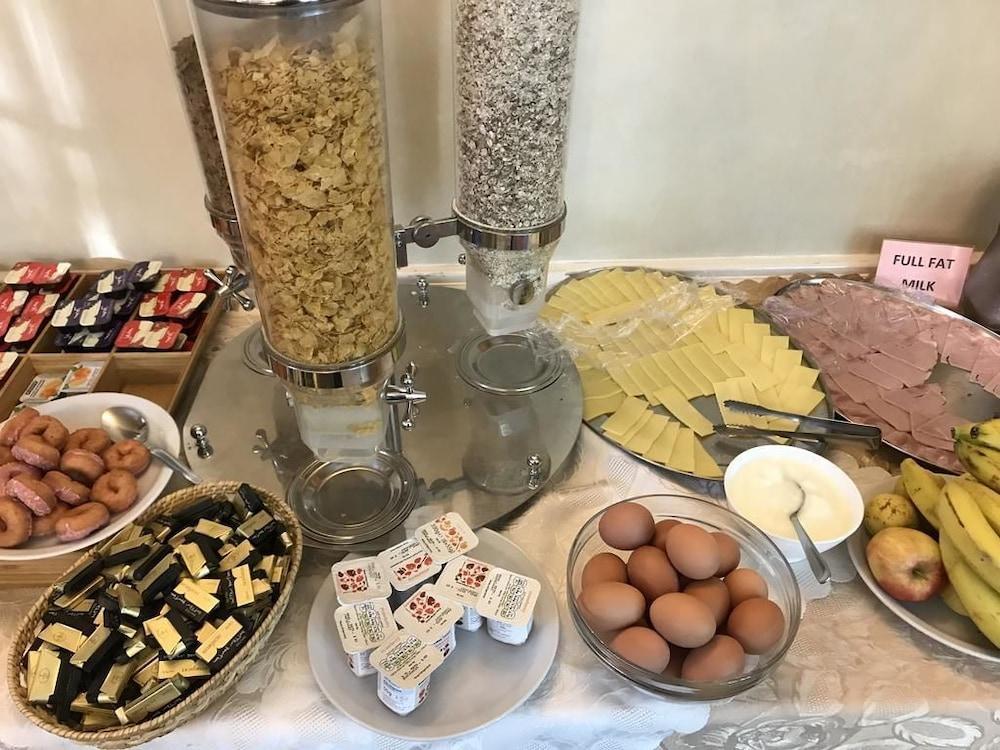 Beverley City Лондон Екстериор снимка