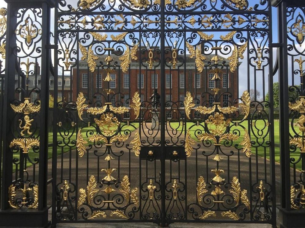 Beverley City Лондон Екстериор снимка